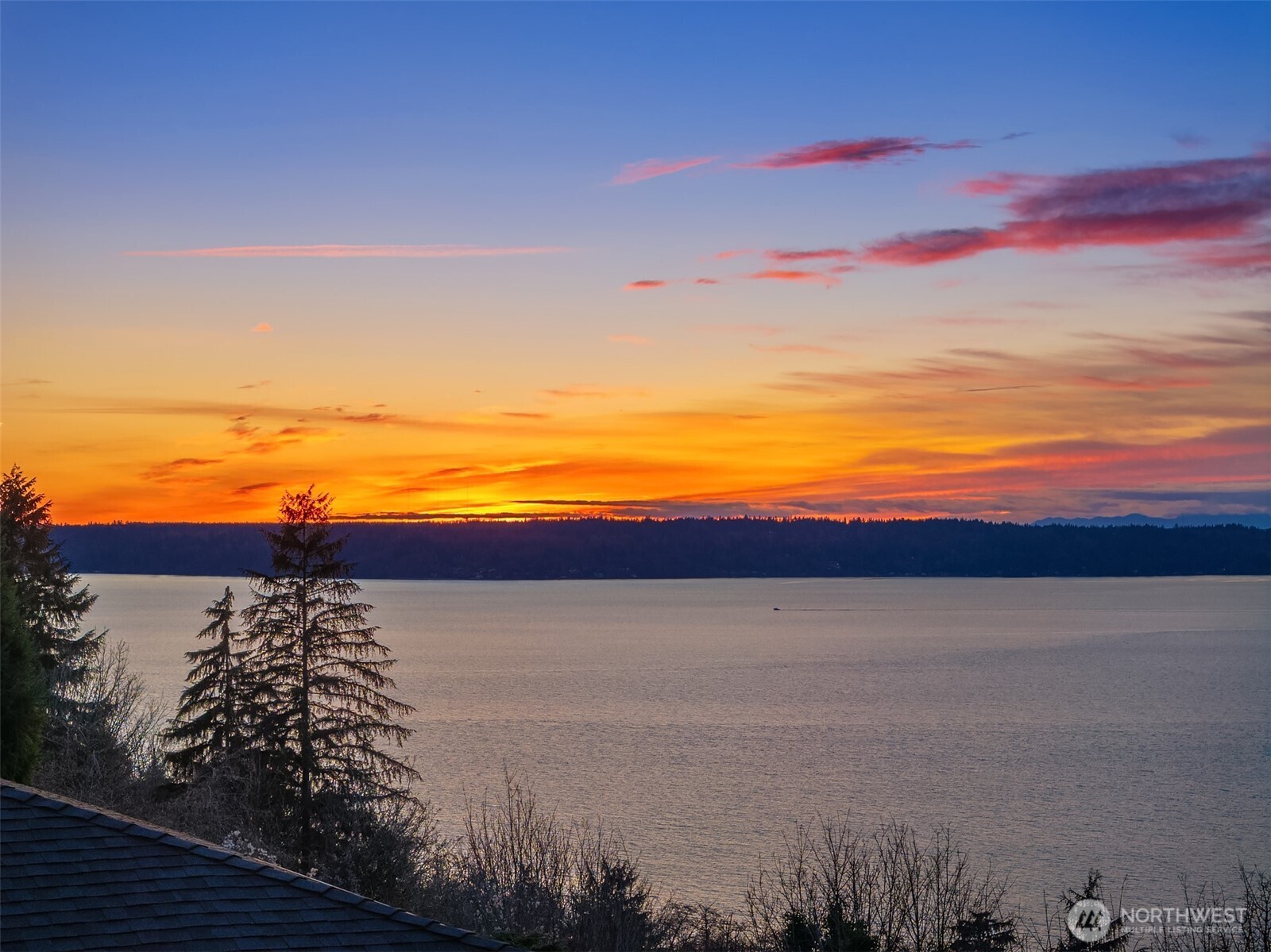 13621 18th Avenue Southwest Burien, WA 98166 - Photo 38 of 40 a view of beach and ocean