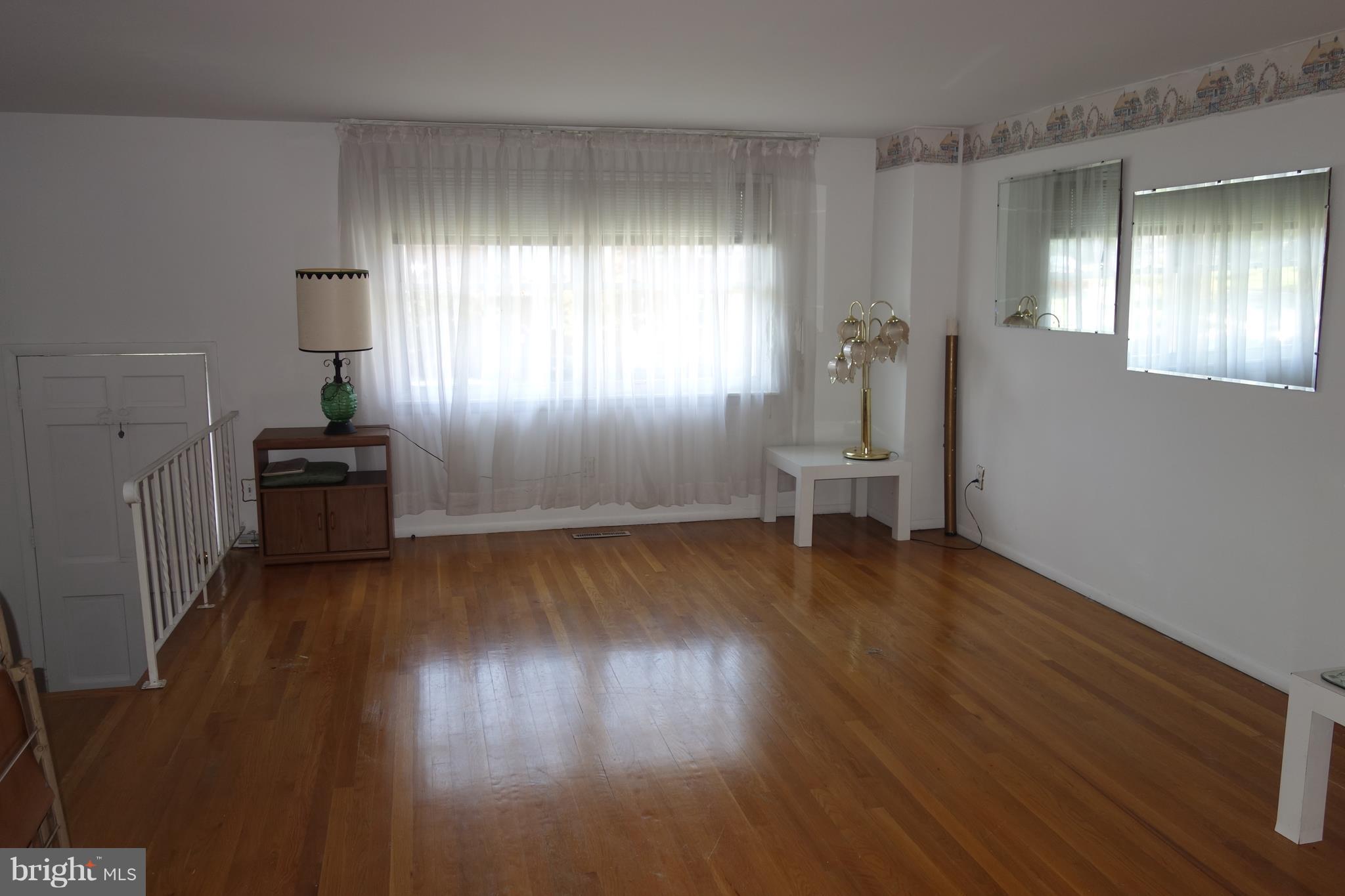 5619 Chelwynd Road Baltimore, MD 21227 - Photo 3 of 15 Living Room