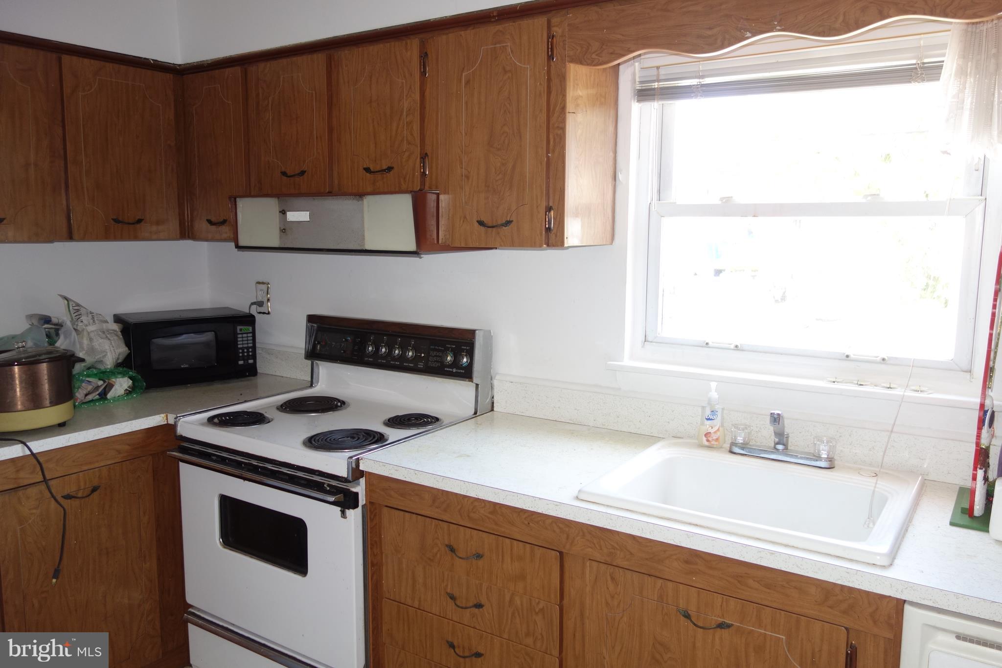5619 Chelwynd Road Baltimore, MD 21227 - Photo 4 of 15 Kitchen