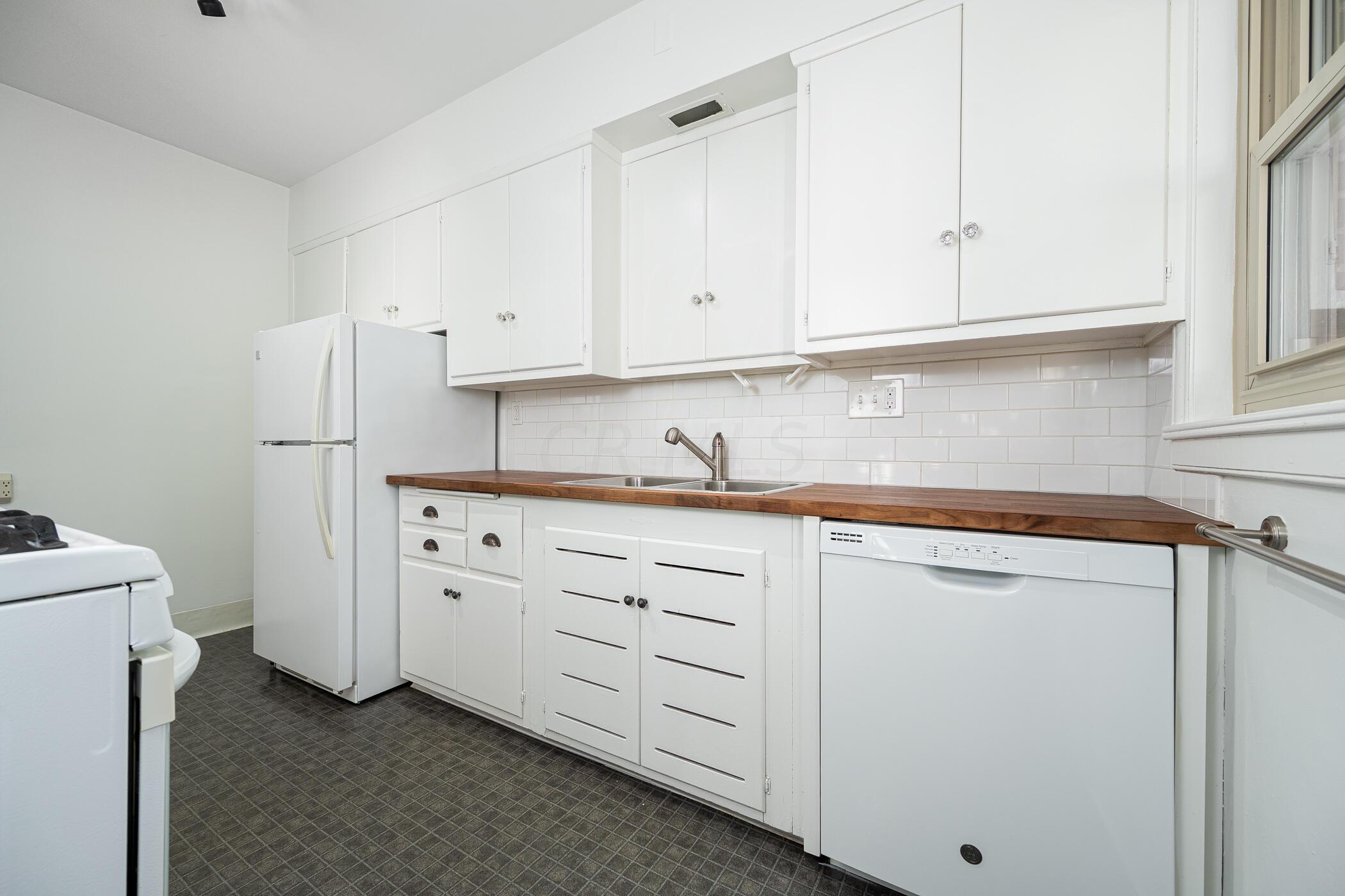 1621 Waltham Road, Unit A Columbus, OH 43221 - Photo 11 of 27 Kitchen