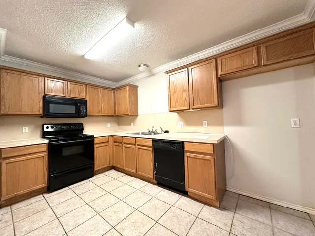 $1,175 | 615 North Elkhart Avenue, Lubbock, TX 79416