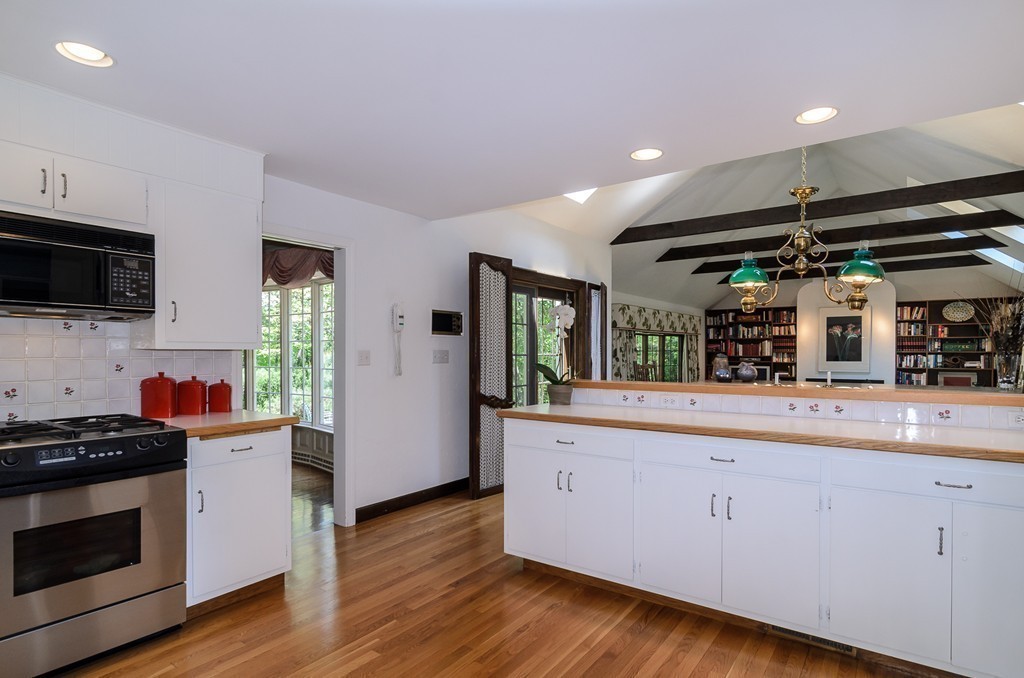 60 Westcliff Road Weston, MA 02493 - Photo 10 of 24