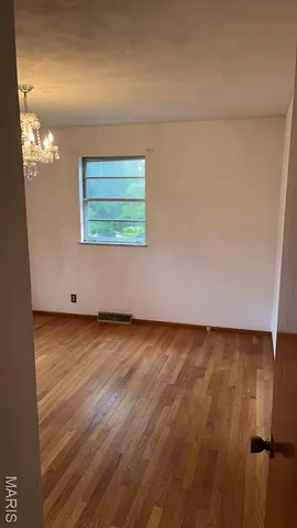 $180,000 | 804 East Dolphin Drive, Highland, IL 62249