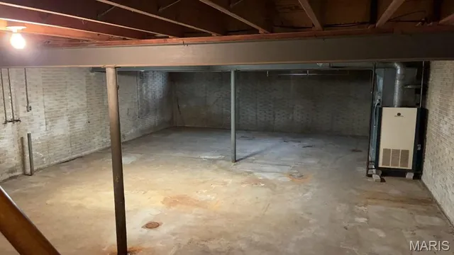 $180,000 | 804 East Dolphin Drive, Highland, IL 62249