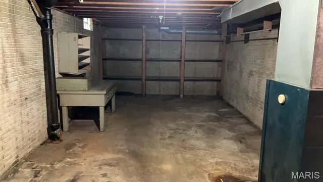 $180,000 | 804 East Dolphin Drive, Highland, IL 62249