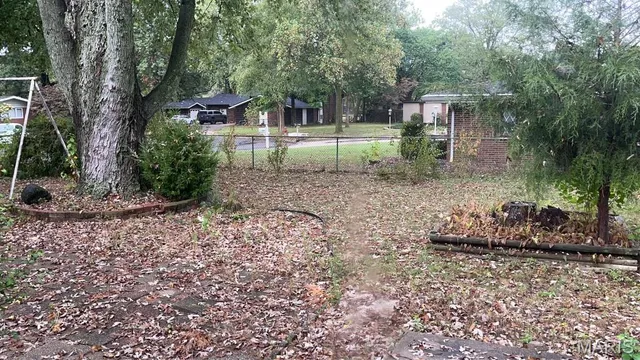 $180,000 | 804 East Dolphin Drive, Highland, IL 62249