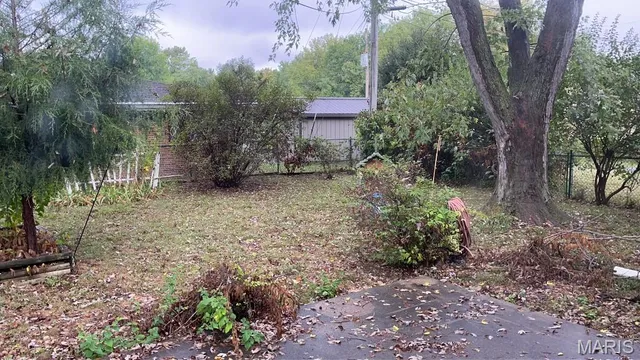 $180,000 | 804 East Dolphin Drive, Highland, IL 62249