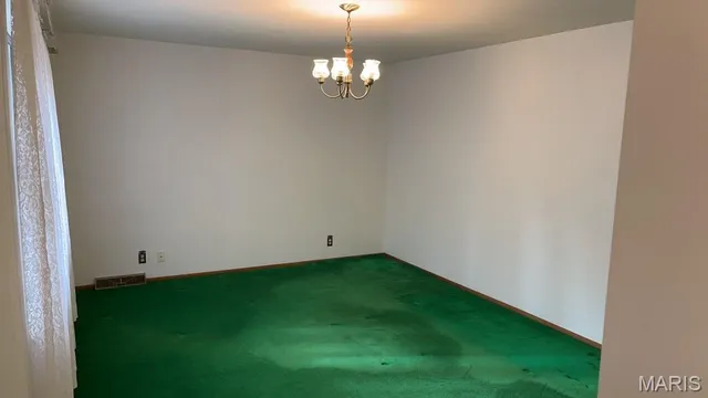 $180,000 | 804 East Dolphin Drive, Highland, IL 62249