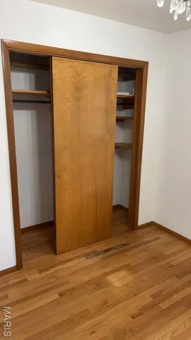 $180,000 | 804 East Dolphin Drive, Highland, IL 62249