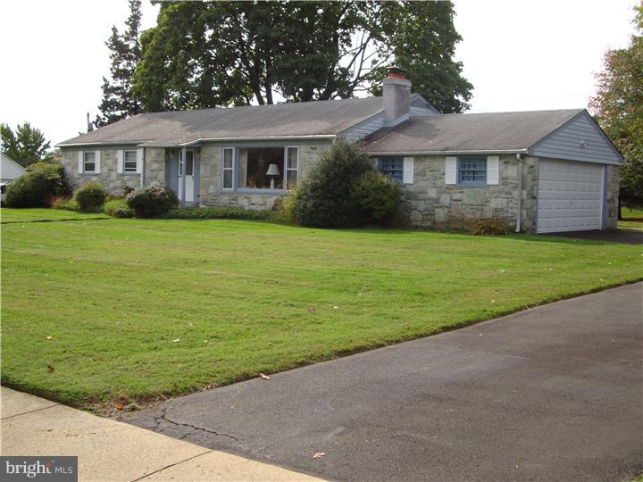 470 Lawrence Road Huntingdon Valley, PA 19006 - Photo 3 of 21 Exterior Front