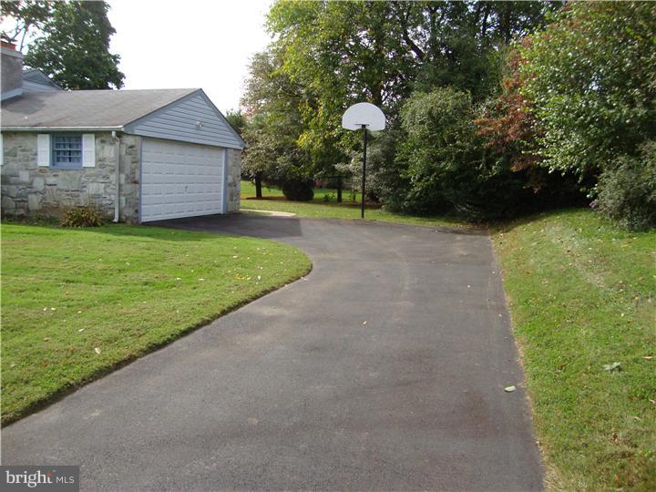 470 Lawrence Road Huntingdon Valley, PA 19006 - Photo 21 of 21 Garage