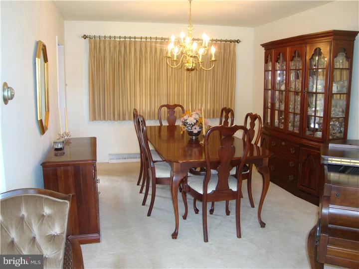 470 Lawrence Road Huntingdon Valley, PA 19006 - Photo 6 of 21 Dining Room