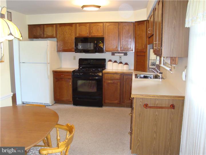 470 Lawrence Road Huntingdon Valley, PA 19006 - Photo 8 of 21 Kitchen
