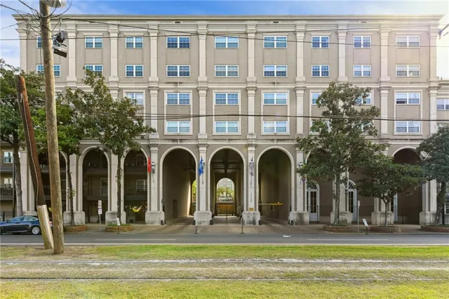 $400,000 | 1750 St Charles Avenue, Unit 215, New Orleans, LA 70130