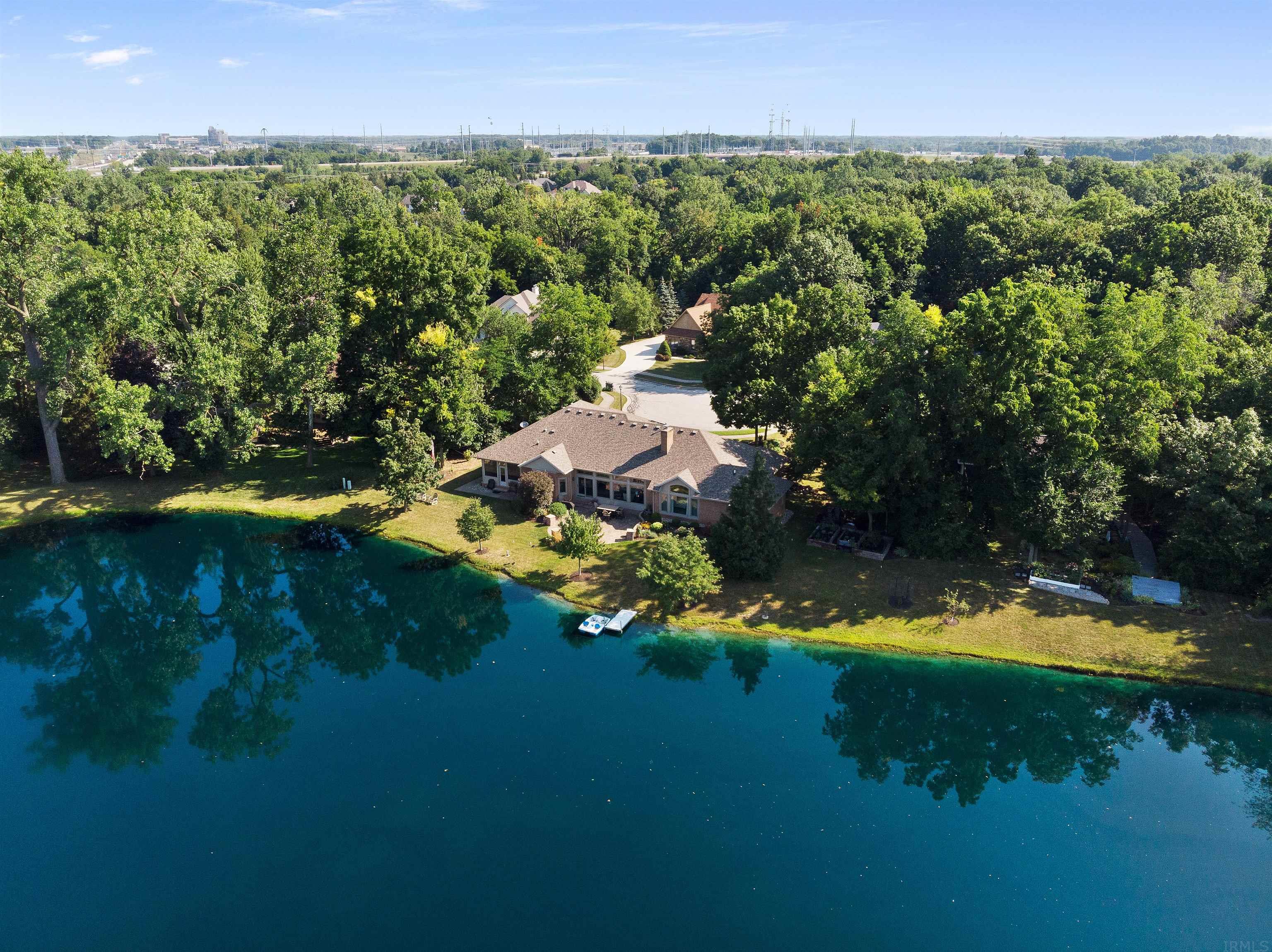 2810 Meadow Streme Fort Wayne, IN 46825 - Photo 3 of 36