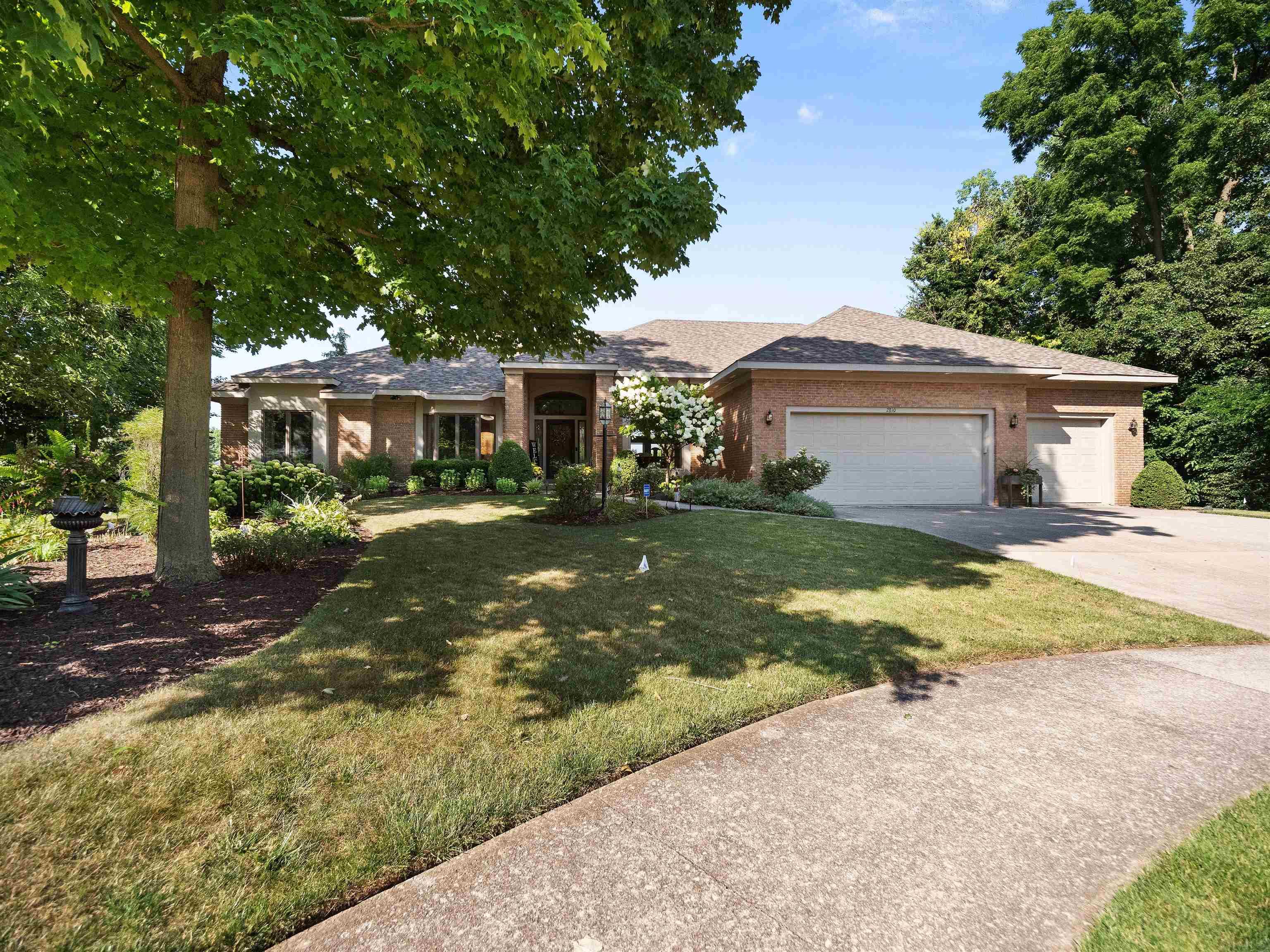 2810 Meadow Streme Fort Wayne, IN 46825 - Photo 5 of 36