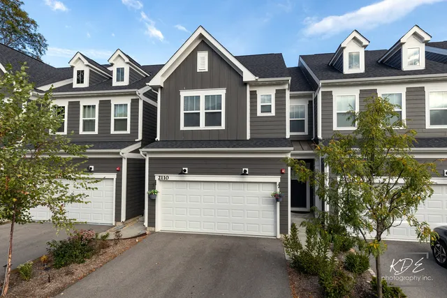 $599,000 | 2110 Weatherbee Lane, Naperville, IL 60563