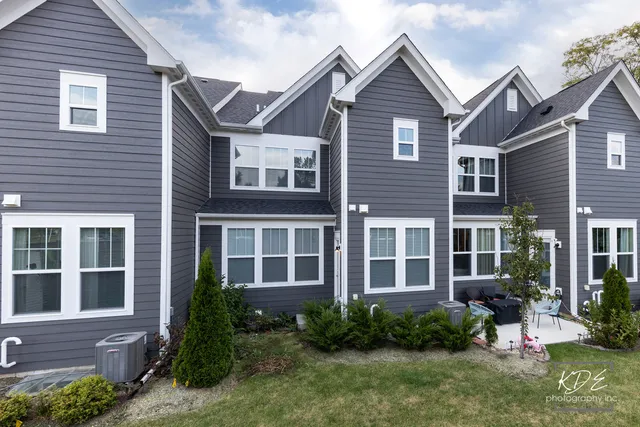 $599,000 | 2110 Weatherbee Lane, Naperville, IL 60563