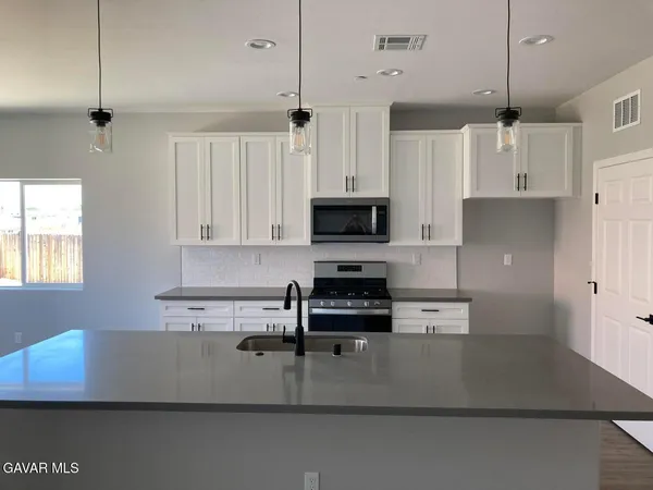 $2,250 | 9161 Lime Avenue, California City, CA 93505
