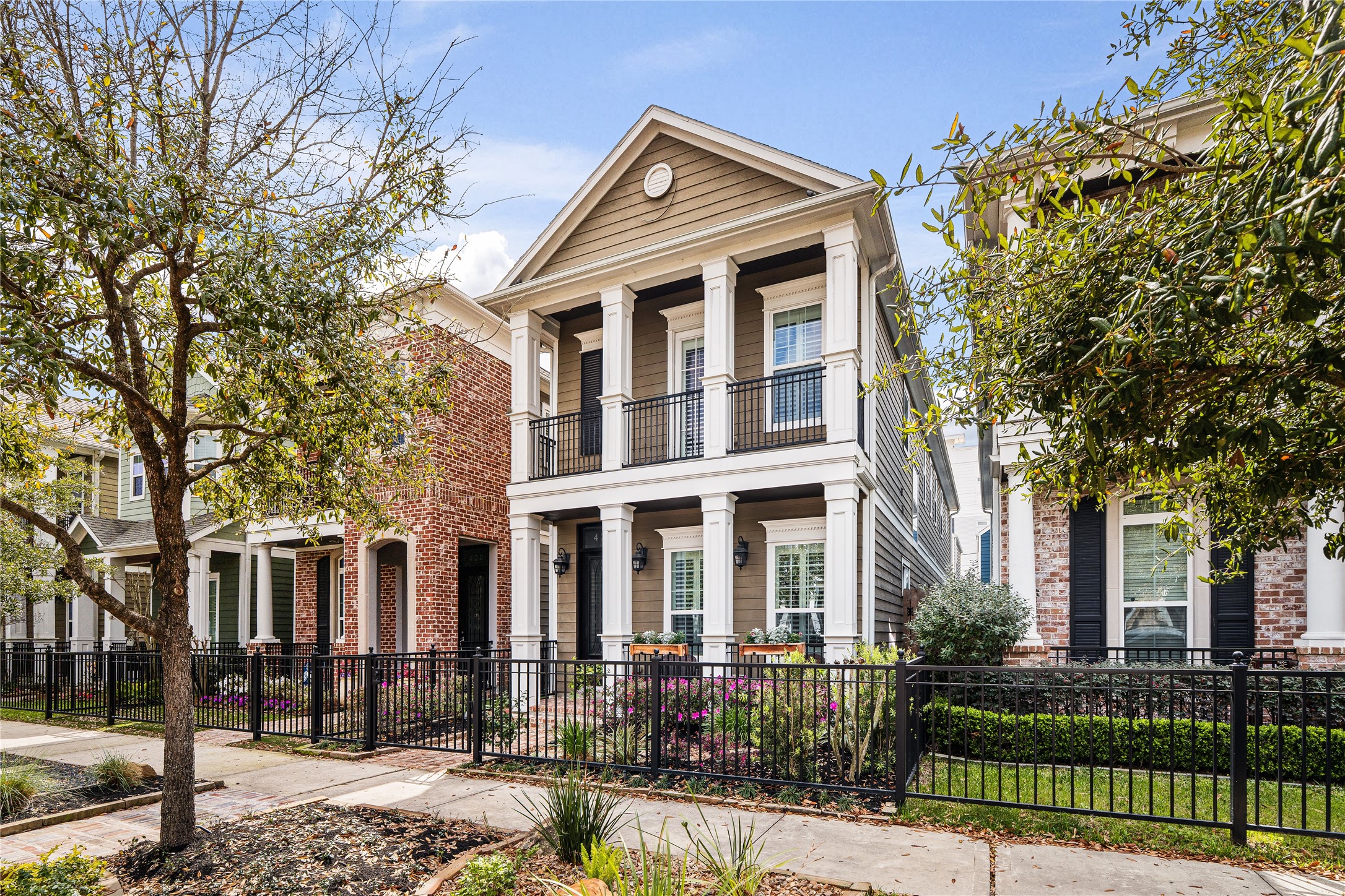 422 West 26th Street Houston, TX 77008 - Photo 4 of 39 A wide sidewalk and gated entry lead to this peaceful, walkable block situated near local favorites and the neighborhood H-E-B.