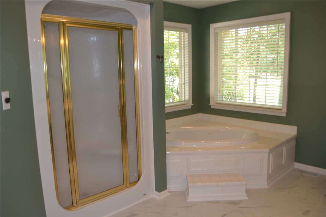 103 Kilsprings Road Anderson, SC 29621 - Photo 17 of 46 Main Bath jetted tub and shower