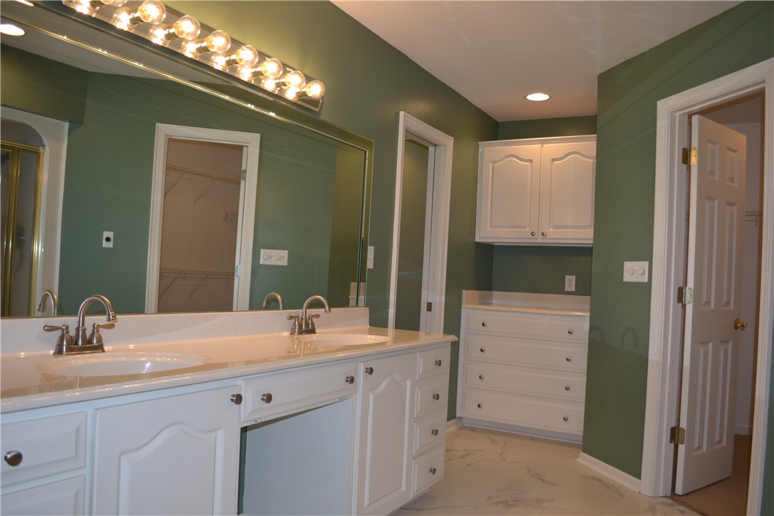 103 Kilsprings Road Anderson, SC 29621 - Photo 19 of 46 Built in cabinetry and drawers,large walk in close