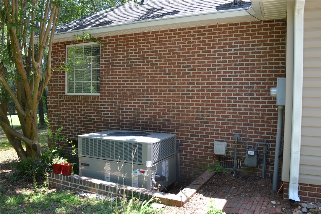 103 Kilsprings Road Anderson, SC 29621 - Photo 38 of 46 Large Trane gas pack unit
