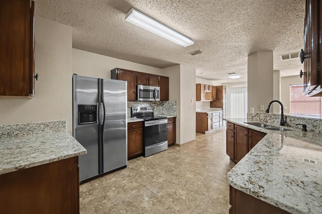 1409 Ridgecrest Drive Little Elm, TX 75068 - Photo 9 of 39