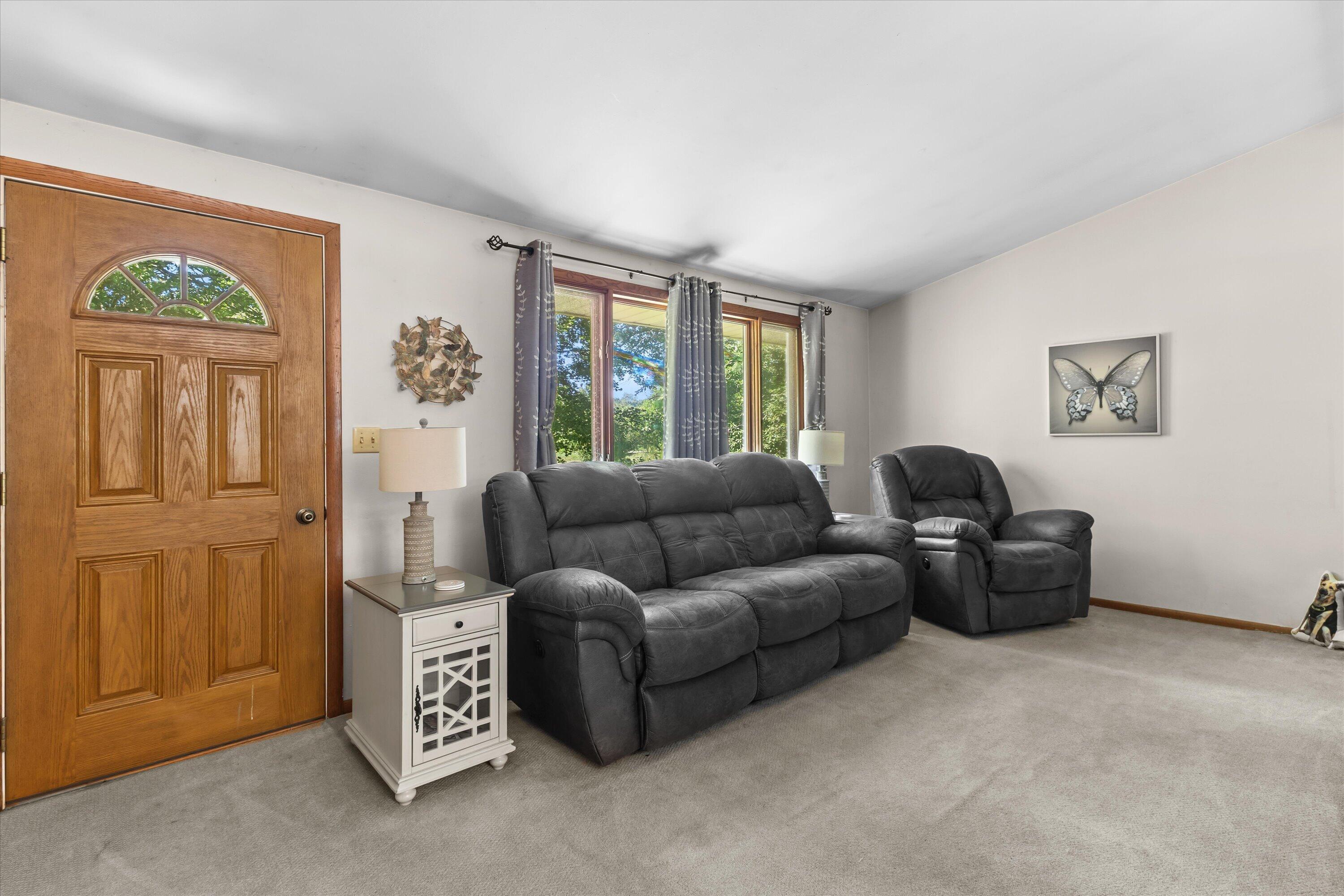 W347S7680 Sprague Road Eagle, WI 53119 - Photo 11 of 45 Living Room Entrance