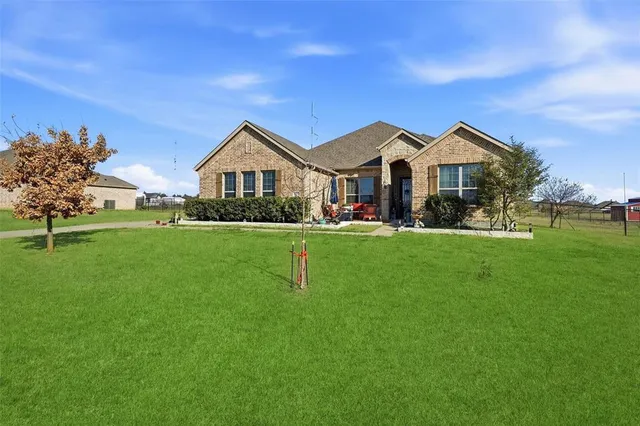 $675,000 | 11162 Farmington Road, Van Alstyne, TX 75495