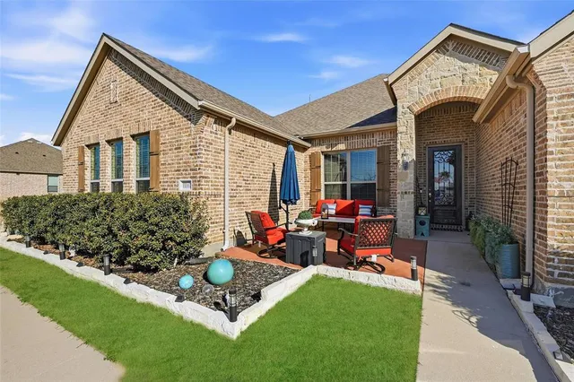$675,000 | 11162 Farmington Road, Van Alstyne, TX 75495