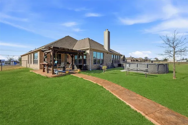 $675,000 | 11162 Farmington Road, Van Alstyne, TX 75495
