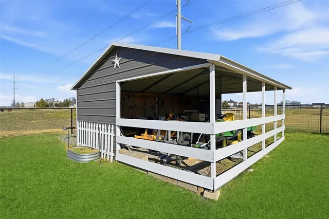 $675,000 | 11162 Farmington Road, Van Alstyne, TX 75495