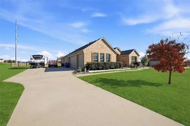 $675,000 | 11162 Farmington Road, Van Alstyne, TX 75495