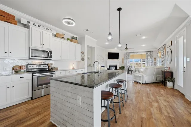 $675,000 | 11162 Farmington Road, Van Alstyne, TX 75495