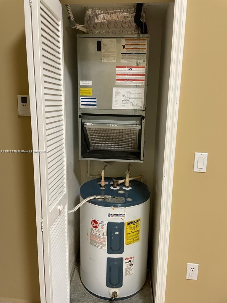 2920 Southeast 13th Road, Unit 20245 Homestead, FL 33035 - Photo 15 of 20 a bathroom with a sink and a mirror