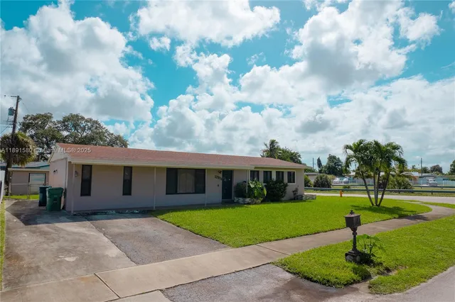 a view of house with a yard