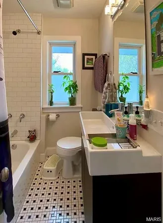 $3,225 | 439 Alma Avenue, Webster Groves, MO 63119