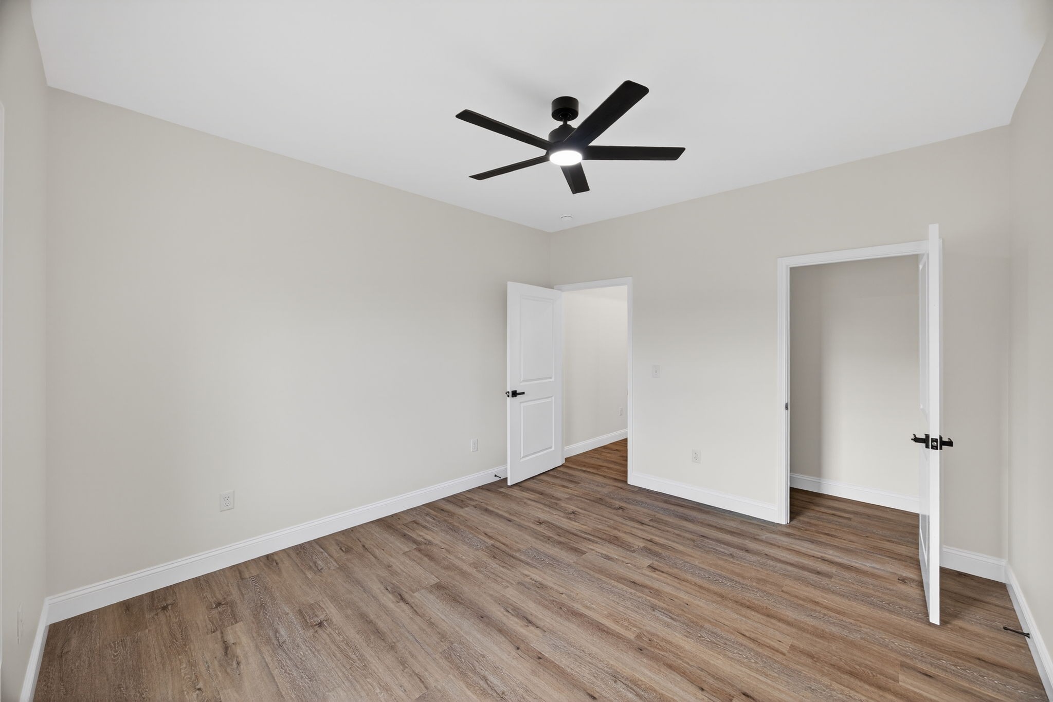 6572 Thomas Twin Oaks Road Baxter, TN 38544 - Photo 21 of 30 a view of a hallway with wooden floor