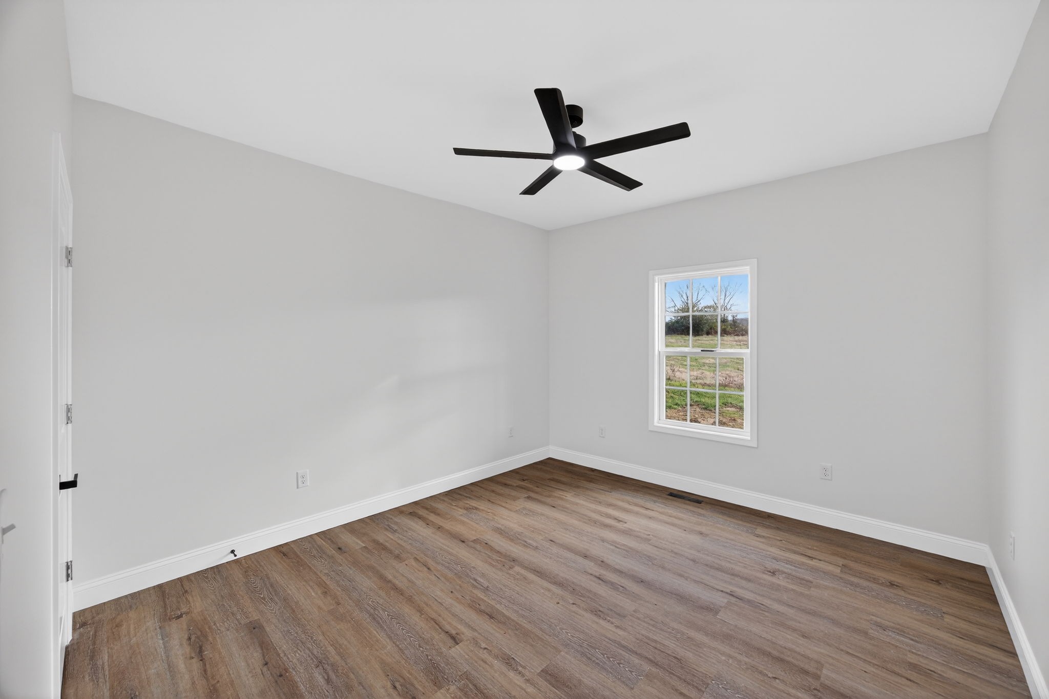 6572 Thomas Twin Oaks Road Baxter, TN 38544 - Photo 22 of 30 a view of a room with wooden floor and windows