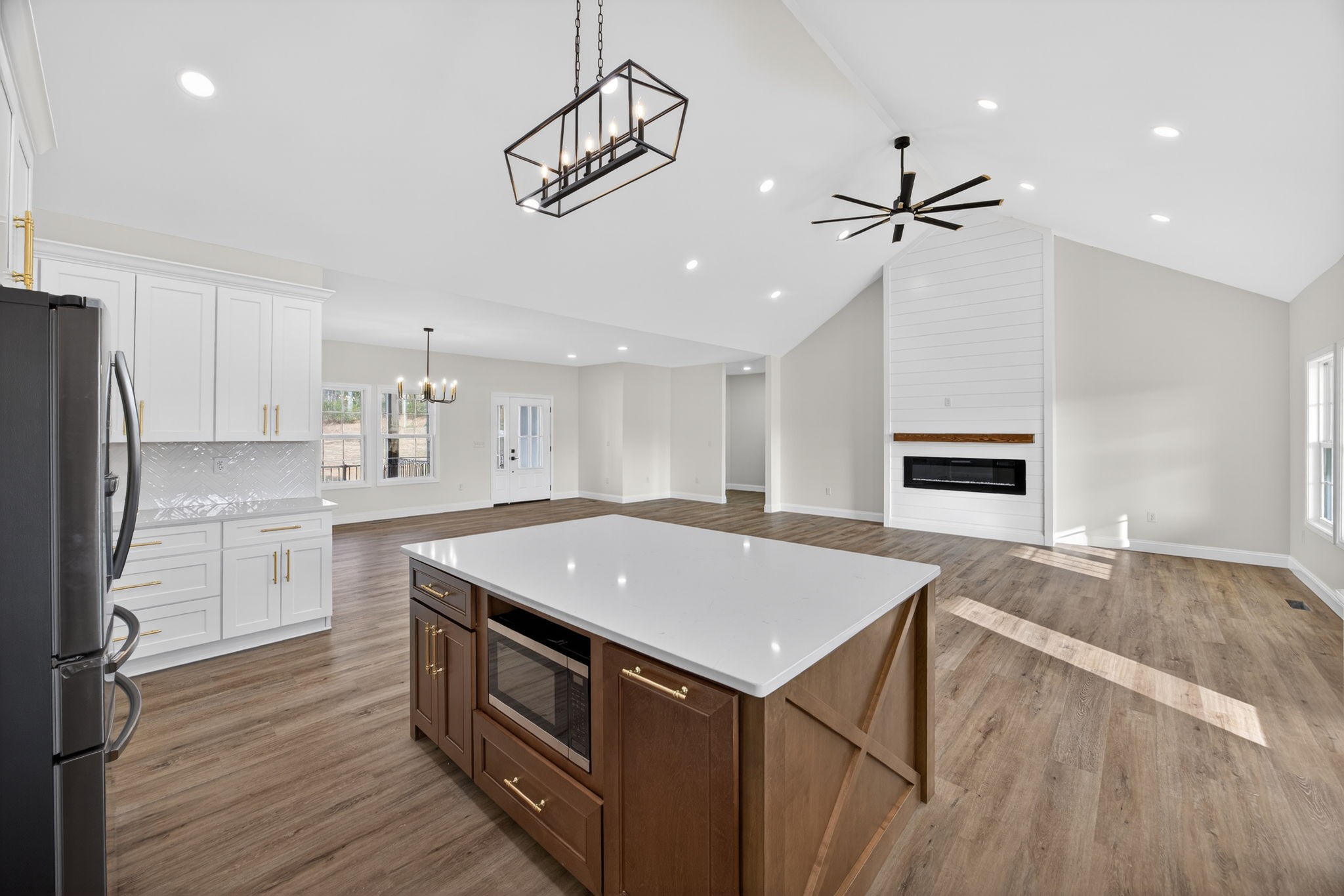 6572 Thomas Twin Oaks Road Baxter, TN 38544 - Photo 9 of 30 a kitchen with a center island appliances and cabinets