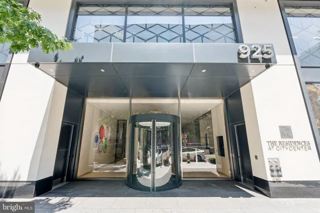 a car parked in front of a building