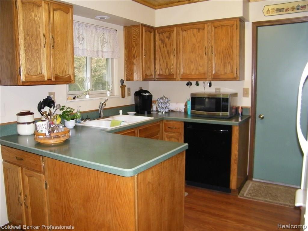 6040 Old State Road North Branch, MI 48461 - Photo 6 of 31 100_4551.jpg