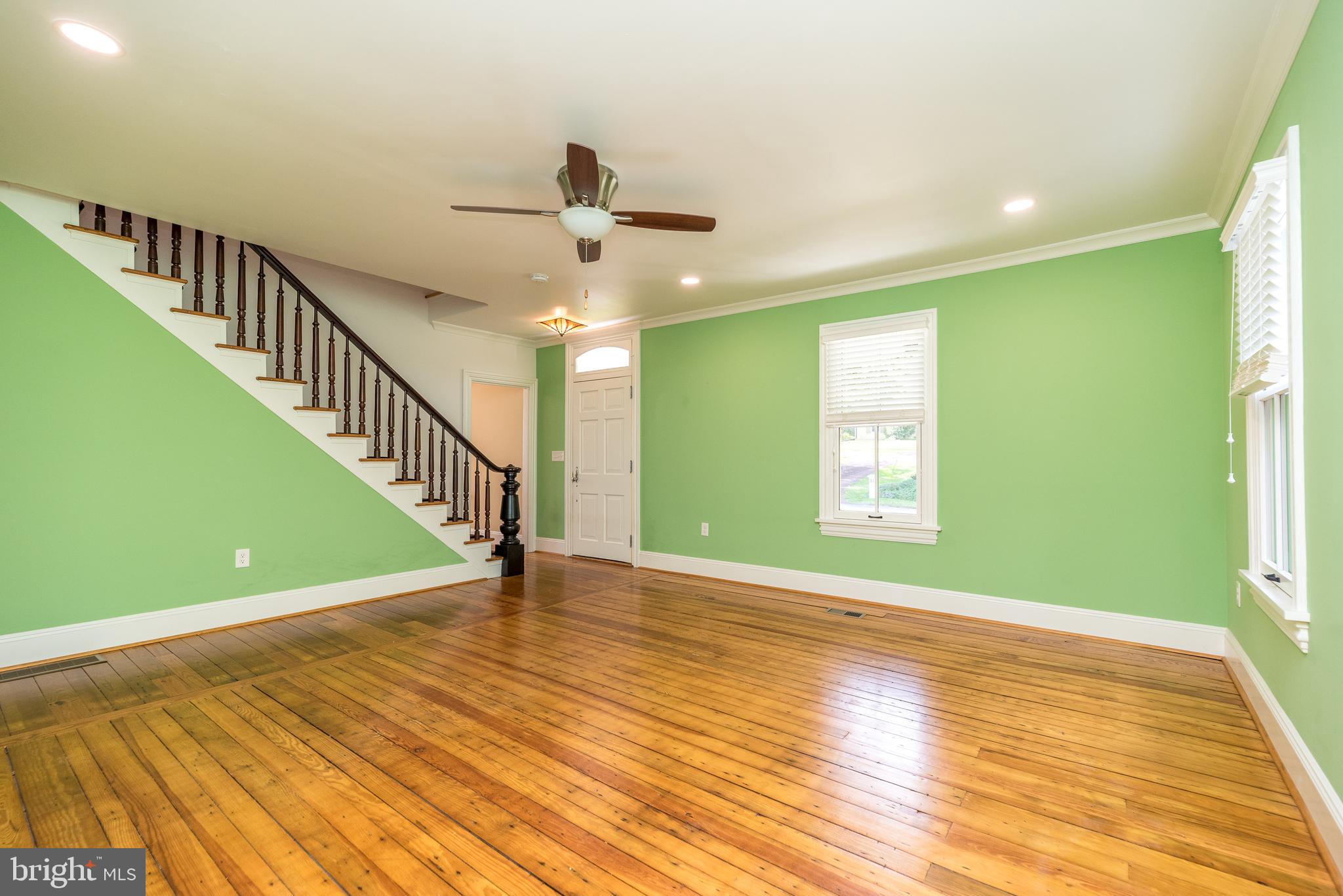 36 River Road Pipersville, PA 18947 - Photo 2 of 45 Living Room