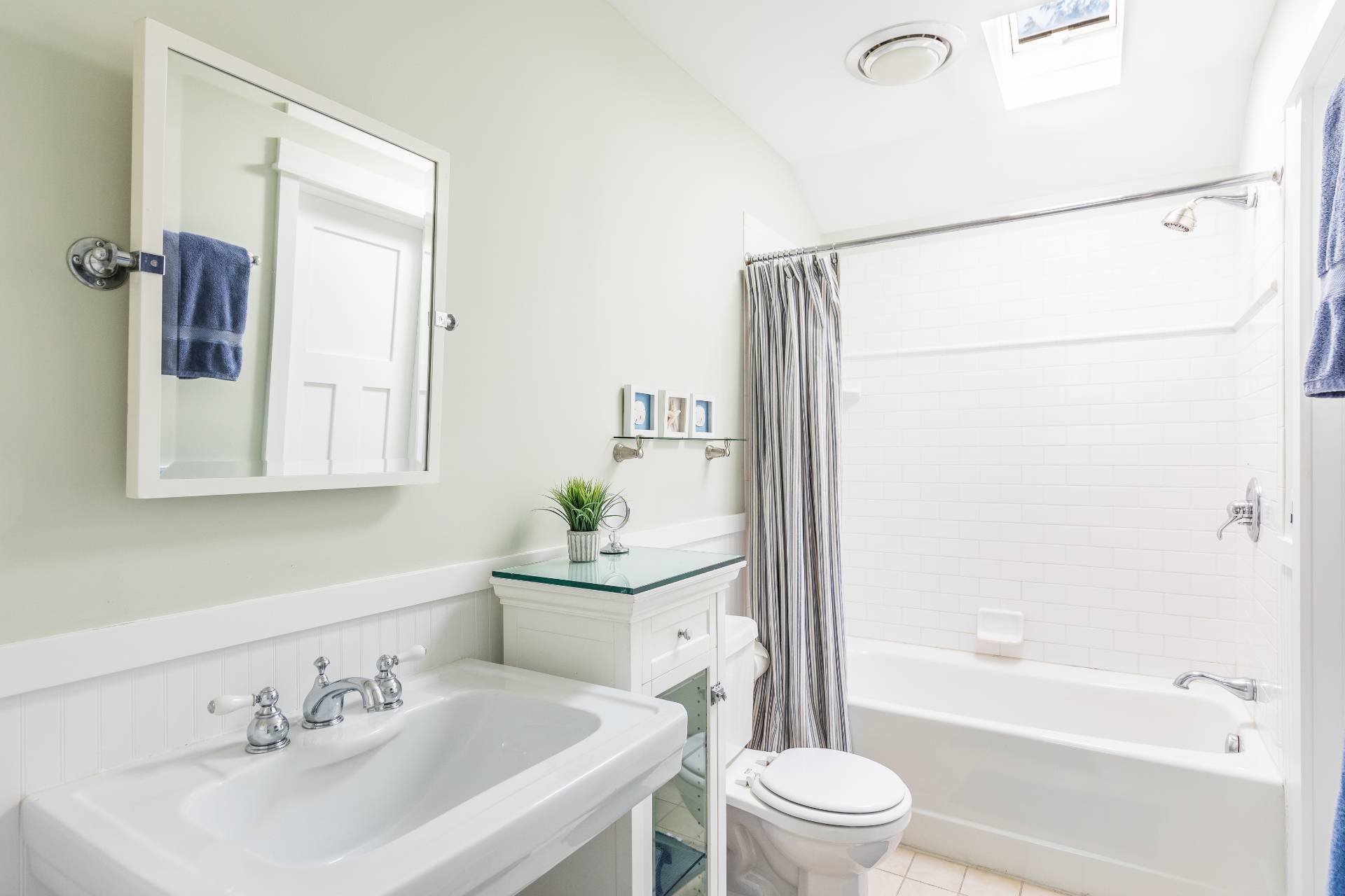 3 Spring Cl Lane East Hampton, NY 11937 - Photo 13 of 14 a bathroom with a sink toilet and shower