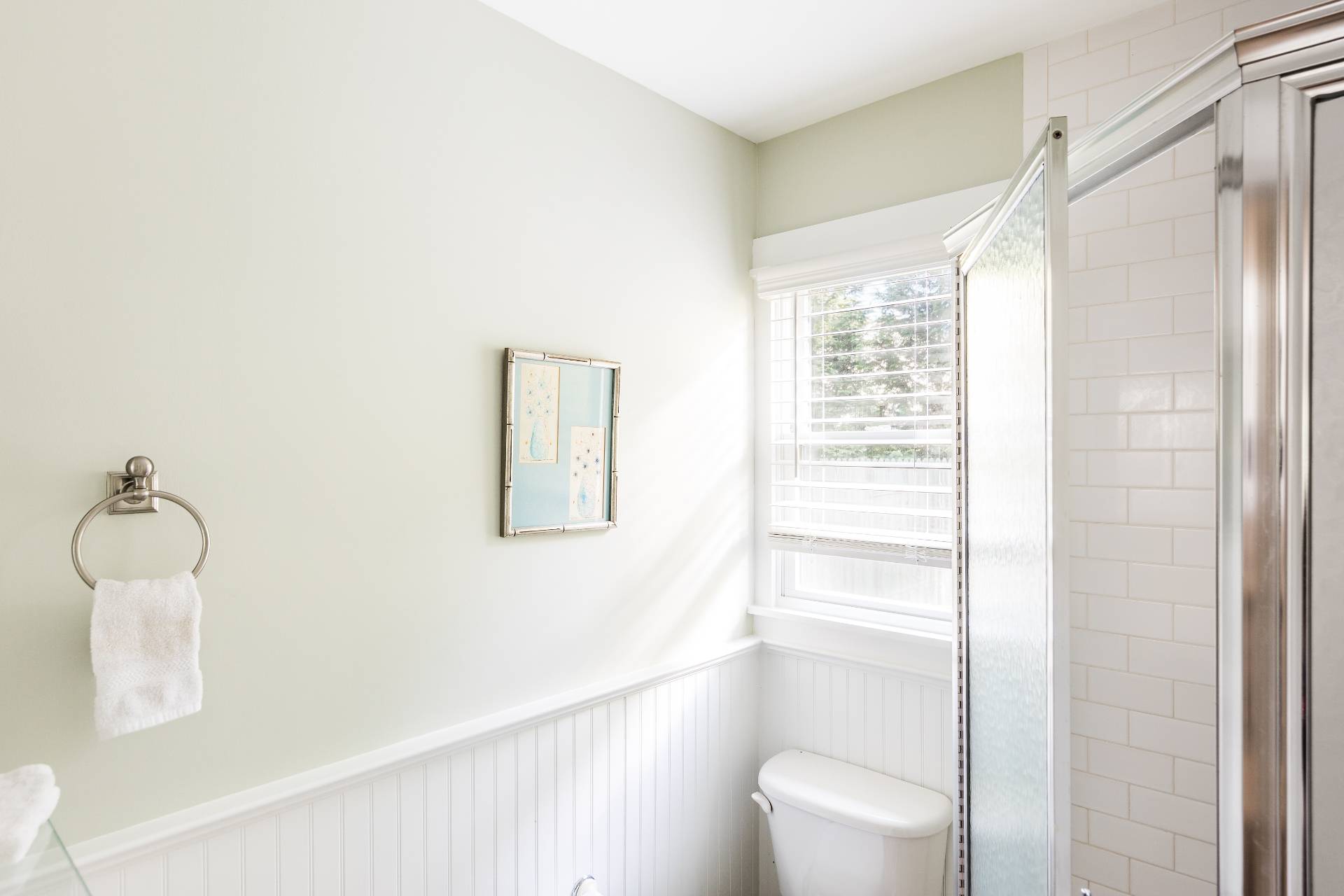 3 Spring Cl Lane East Hampton, NY 11937 - Photo 14 of 14 a bathroom with a shower curtain