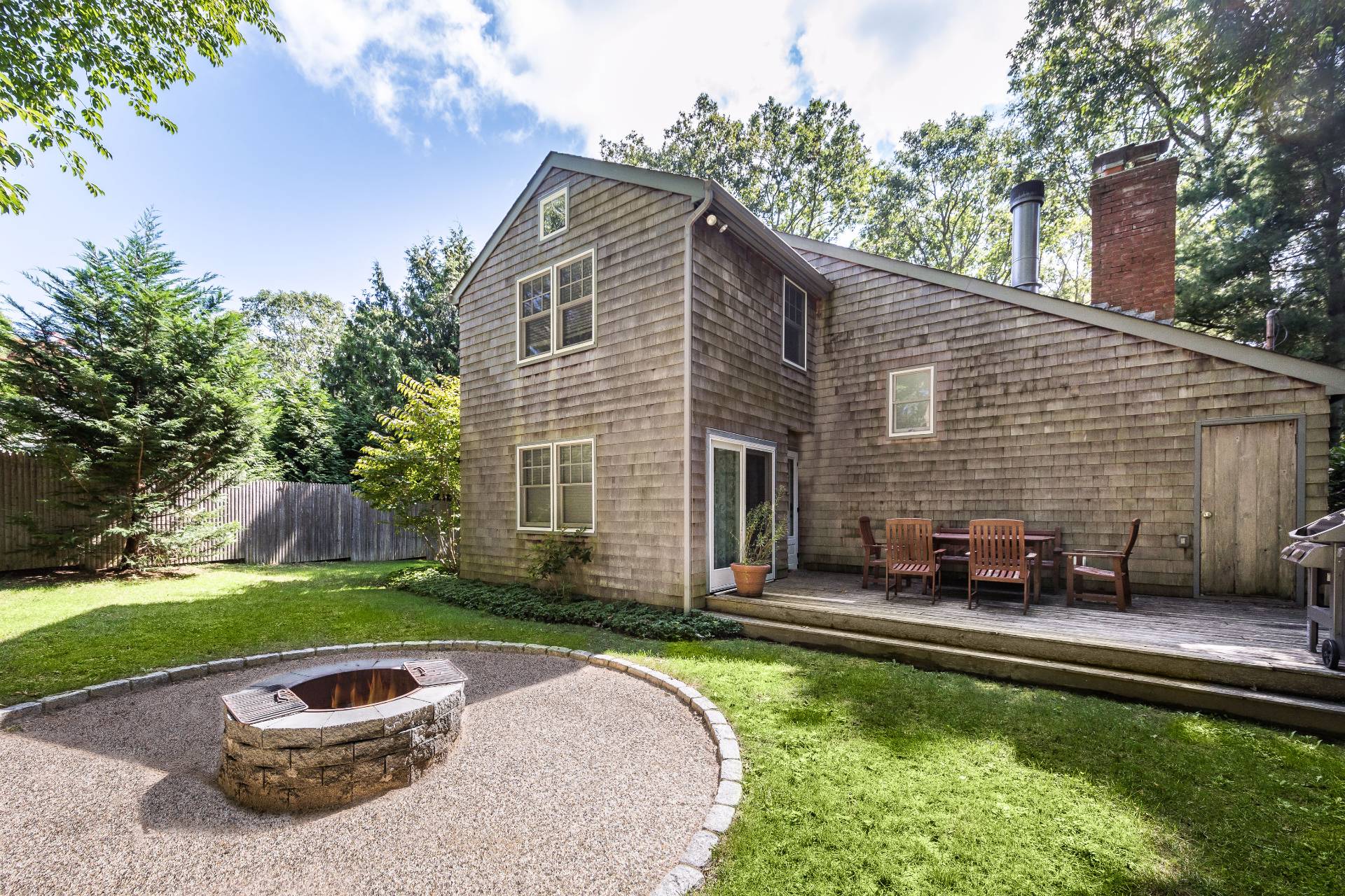 3 Spring Cl Lane East Hampton, NY 11937 - Photo 3 of 14 a view of a house with backyard tub and trees