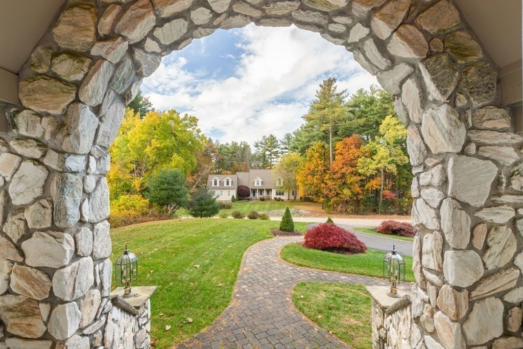 14 Weathervane Road Canton, MA 02021 - Photo 3 of 37 Gallery Image 3