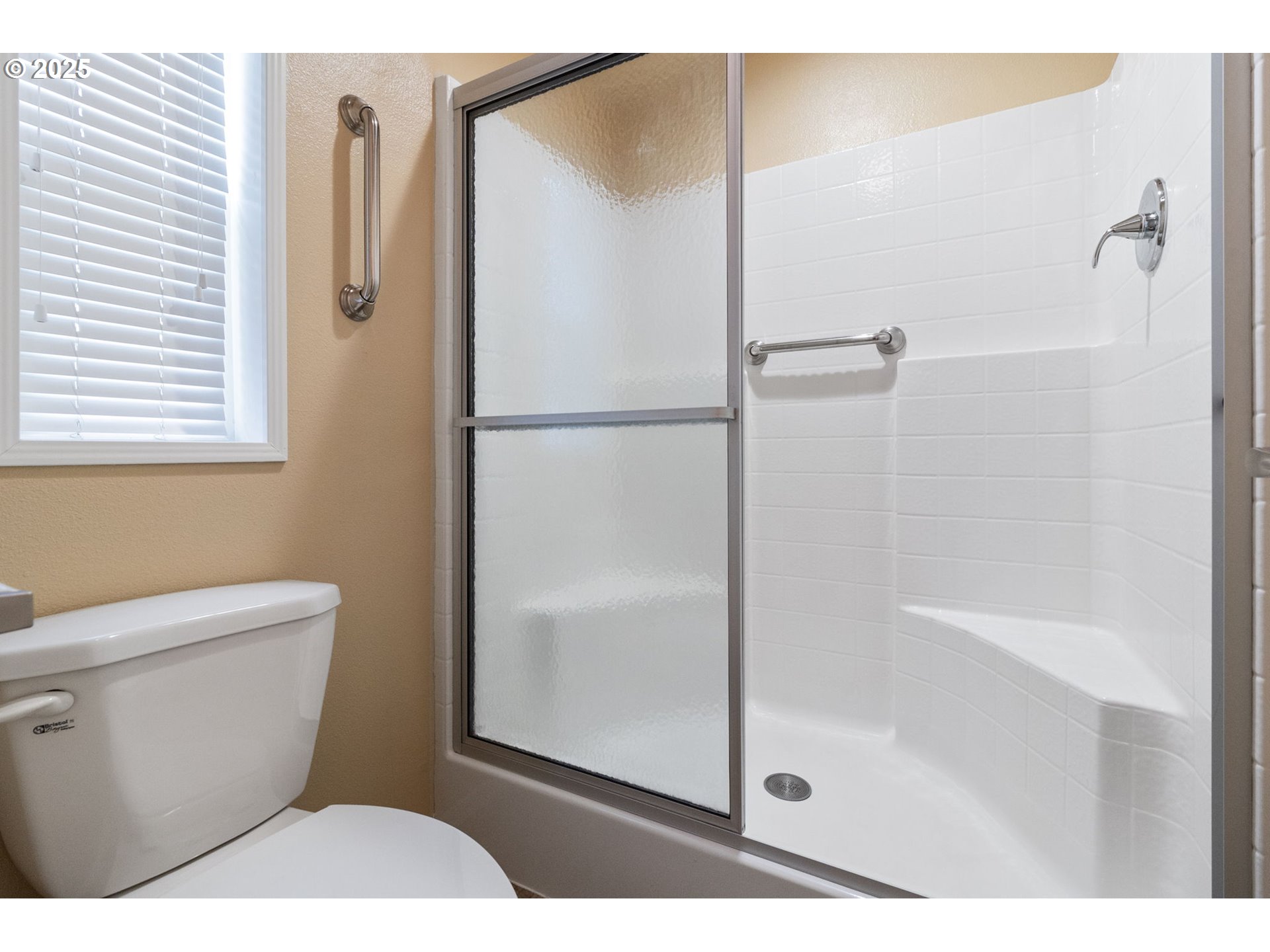 1400 Candlelight Drive, Unit 232 Eugene, OR 97402 - Photo 18 of 28 Primary Bedroom