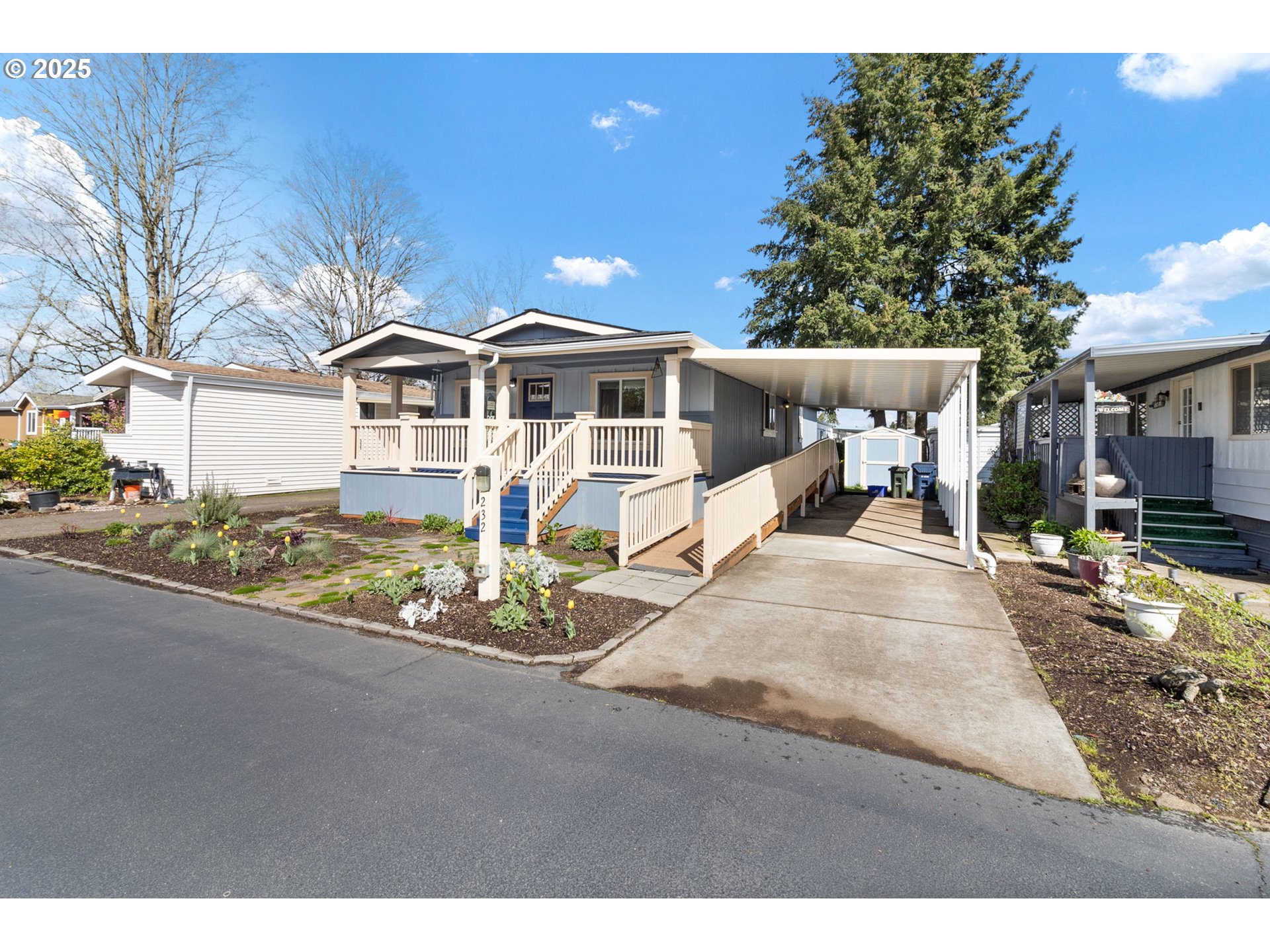 1400 Candlelight Drive, Unit 232 Eugene, OR 97402 - Photo 22 of 28 Front Yard